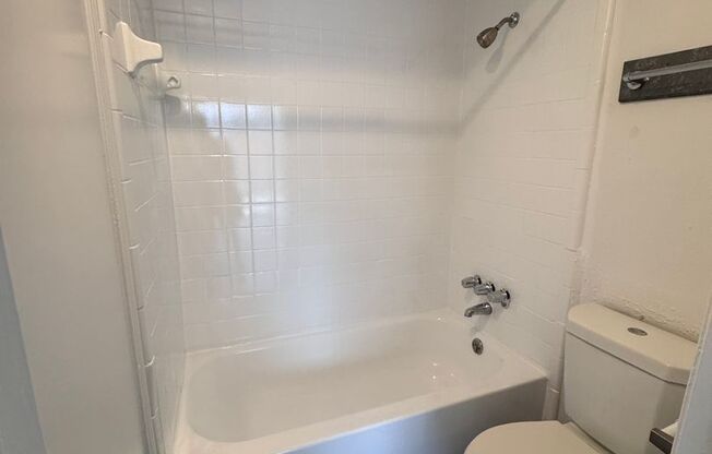2 beds, 1 bath, 992 sqft, $1,250, Unit 418