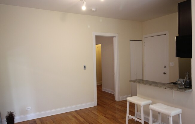 1 bed, 1 bath, $1,300, Unit 301