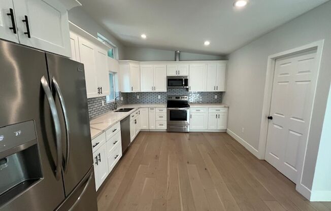 2 beds, 1 bath, $2,395, Unit ADU