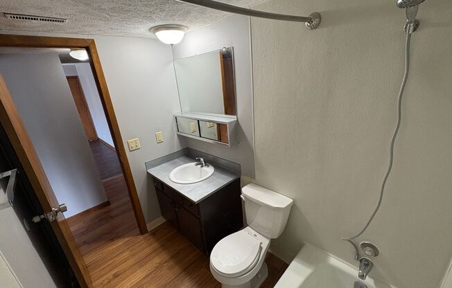 2 beds, 1 bath, 1,080 sqft, $875, Unit #9