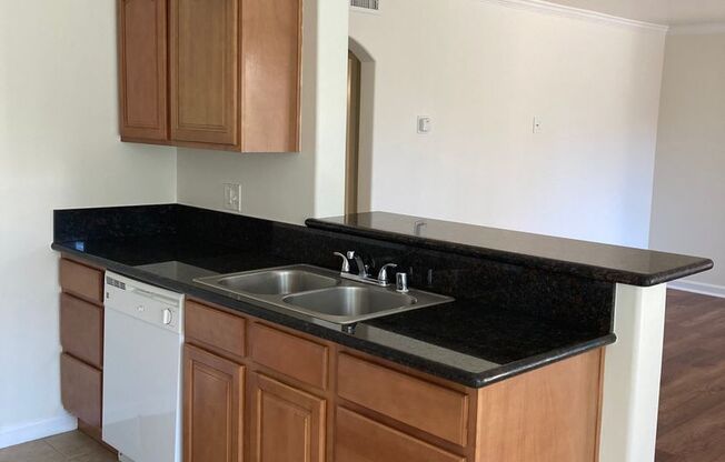 2 beds, 1 bath, 918 sqft, $2,945, Unit 037