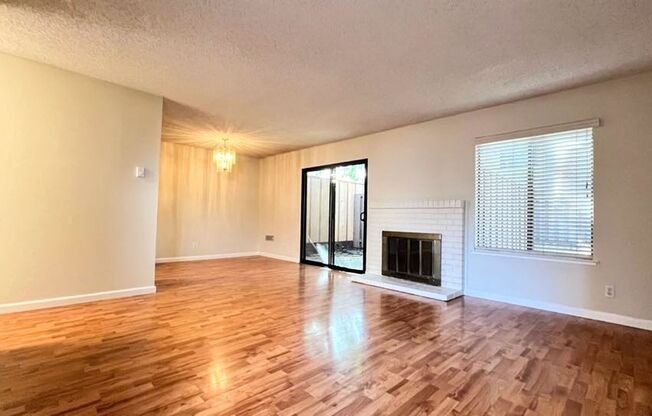 4BD/2.5BA - Modern Townhouse in Desirable Santa Clara Neighborhood