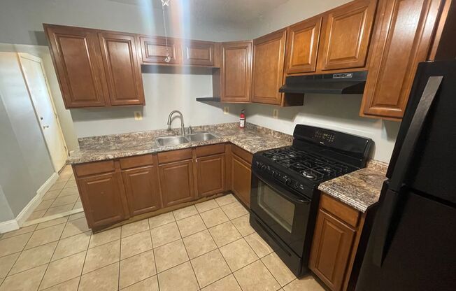 1 bed, 1 bath, $1,050, Unit Unit 2