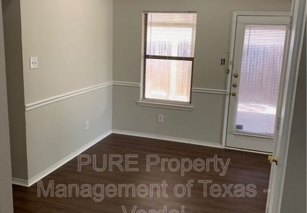 3 beds, 2 baths, 1,300 sqft, $1,795