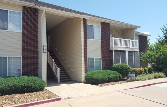 Spencers Crest Condo, 3 bd, N Columbia, upper level, w/d, garage, deck