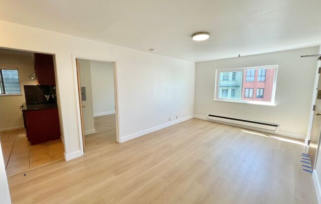 Perfectly located 1BR/1BA Nob Hill Apartment! Parking! PROGRESSIVE
