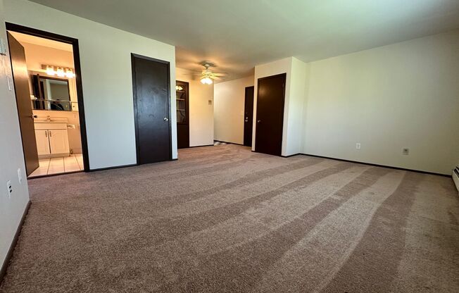 2 beds, 1 bath, $1,375, Unit 307