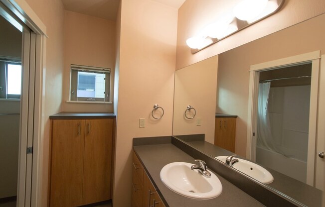 3 beds, 2.5 baths, 1,283 sqft, $2,325, Unit 19