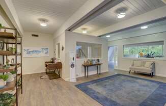 Welcome to Lakefront Villas Apartments