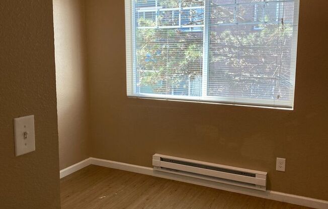 2 beds, 1 bath, 687 sqft, $2,095, Unit A204