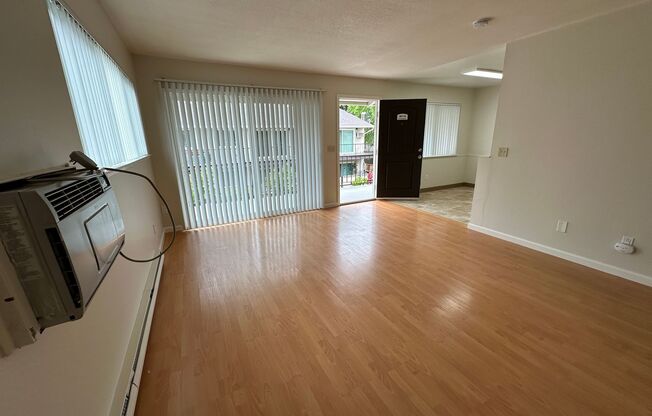 1610 Cloverdale Lane