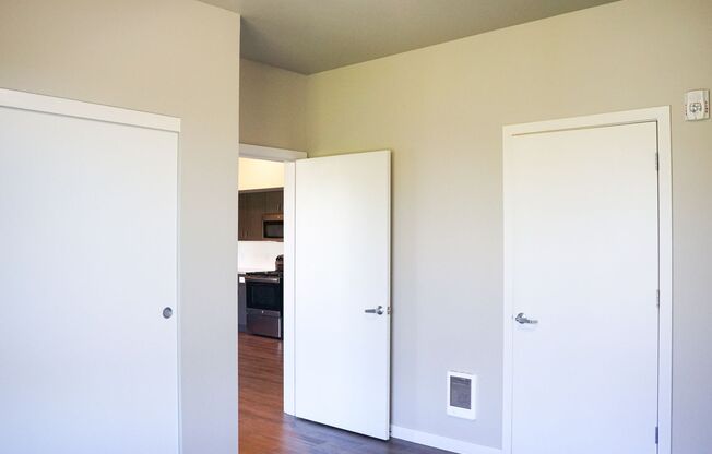 2 beds, 2 baths, $2,050, Unit 401