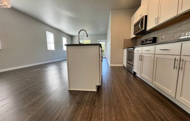 2 beds, 1 bath, $1,995, Unit # 201