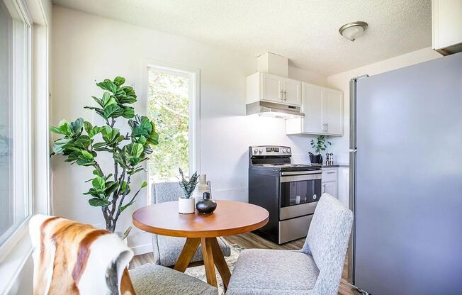 Stunning Views overlooking Oregon City- 1 Bedroom/1Bath