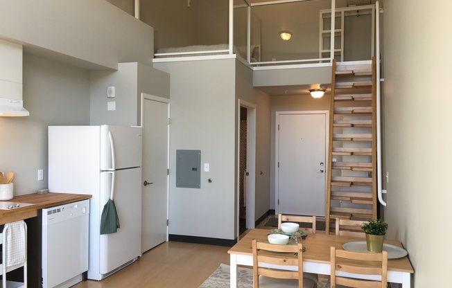 Studio, 1 bath, 426 sqft, $1,275, Unit 314