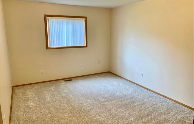 Indian Village Apartments - 1 bed 1 bath ground floor with patio