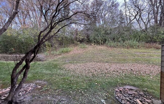 1 bed, 1 bath, 812 sqft, $1,250, Unit 101-112