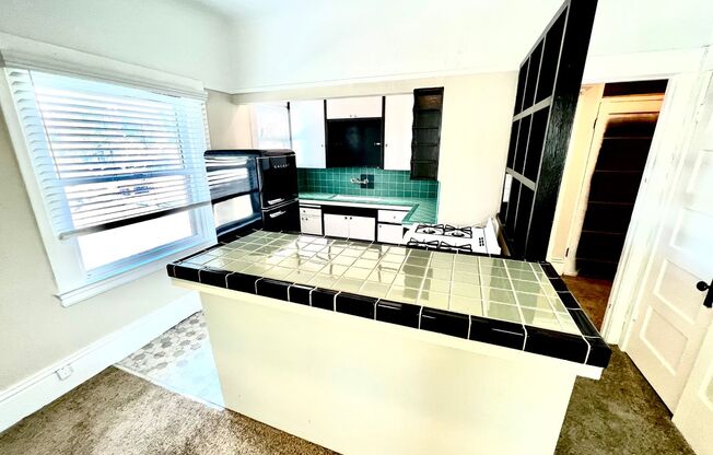 Vintage Upstairs Midtown Apartment