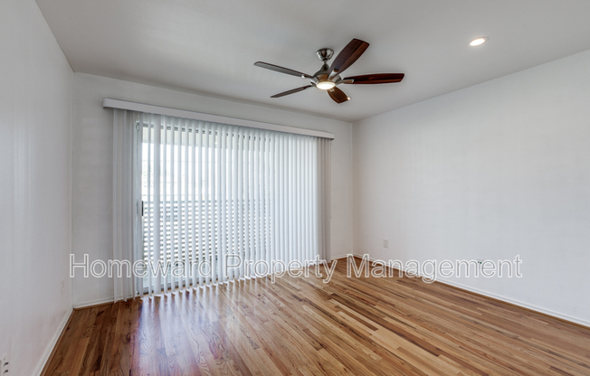 4616 W Lovers Lane