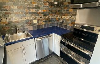 1 bed, 1.5 baths, $1,400, Unit Apt 906