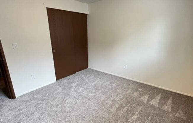 2 beds, 1 bath, $1,500, Unit #06