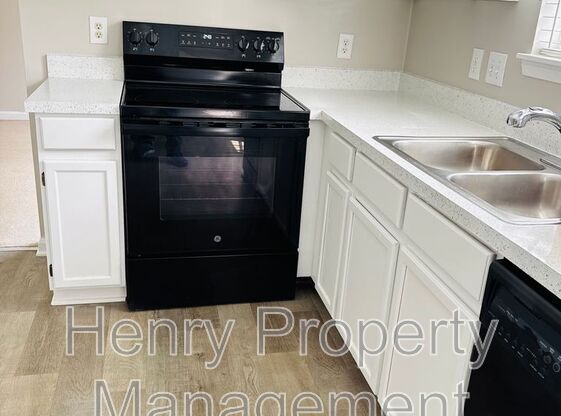114 RIVA TRCE DR