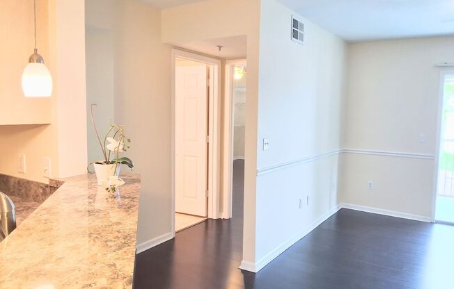 Gorgeous Wood Floors 1/1 condo for RENT @The Crest close to UCF