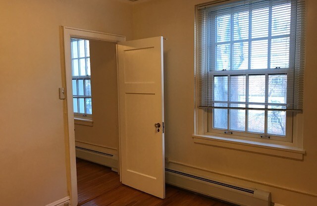 1 bed, 1 bath, 600 sqft, $1,095, Unit B-25