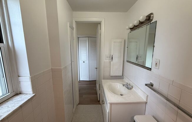 2 beds, 2 baths, 1,772 sqft, $2,200, Unit Old King Edward 61