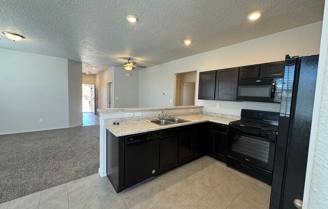 4 bed 2 bath home in Huning Ranch! Newly Built