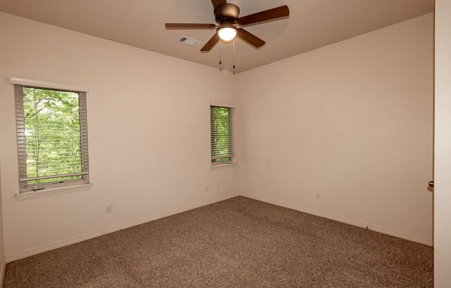 1 bed, 1 bath, 440 sqft, $1,100, Unit 117 DeSoto Center Drive Apt 413 (94A)