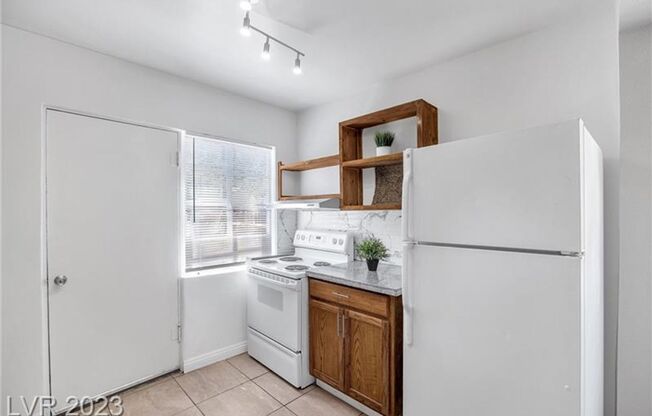 1 bed, 1 bath, $1,100, Unit # #B