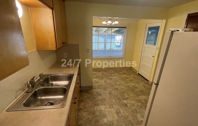 Charming 2 BD | 1 BA Home w/ Large Backyard - Hillsboro