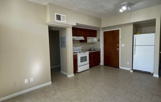 2 beds, 2 baths, $1,049, Unit Unit C