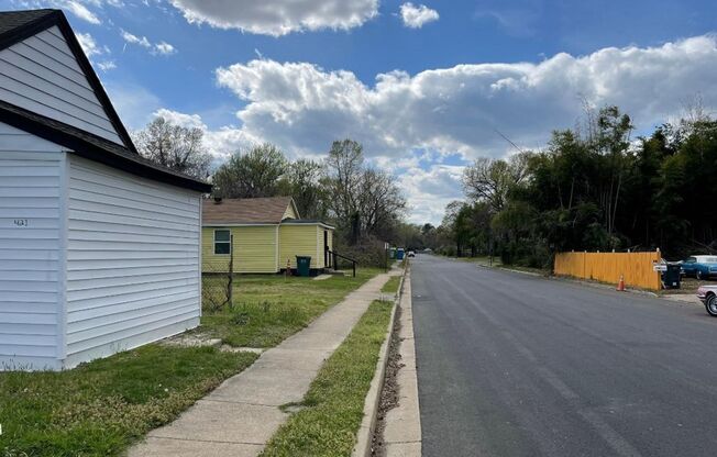 Cozy 2bd/1bath with Big Yard