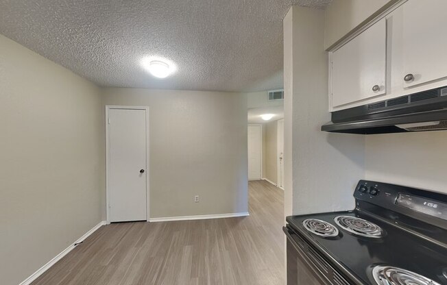 852 NW SUMMERCREST BLVD