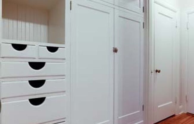 Studio, 1 bath, 425 sqft, $1,200, Unit 406