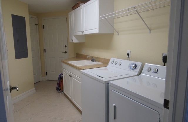 3 beds, 2 baths, $2,700