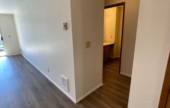 2 beds, 1.5 baths, 900 sqft, $1,550, Unit B105