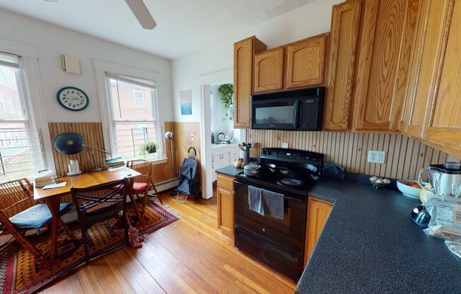 2 beds, 1 bath, $1,995, Unit Unit 2 (1st Fl)