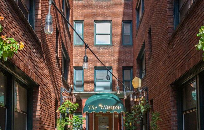 Studio, 1 bath, 400 sqft, $975, Unit 408