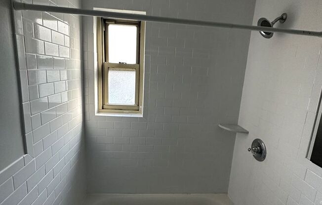 2 beds, 1 bath, 825 sqft, $2,250, Unit S041