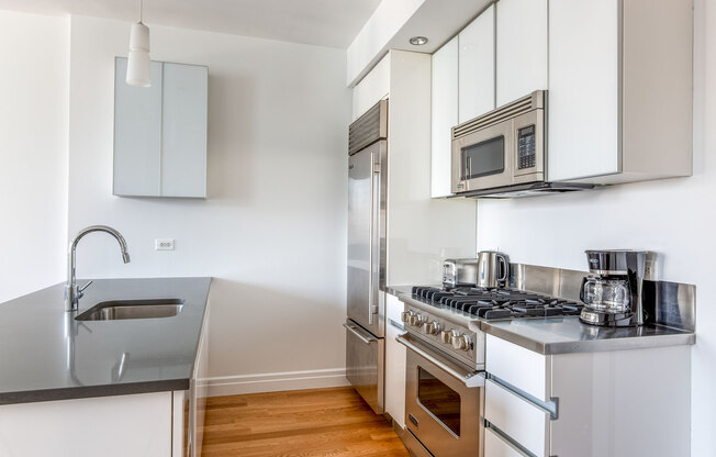 1 bed, 1 bath, 700 sqft, $5,590, Unit 27M