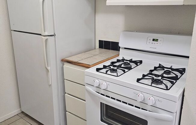 2 beds, 1 bath, 900 sqft, $1,145, Unit ELP2202-333