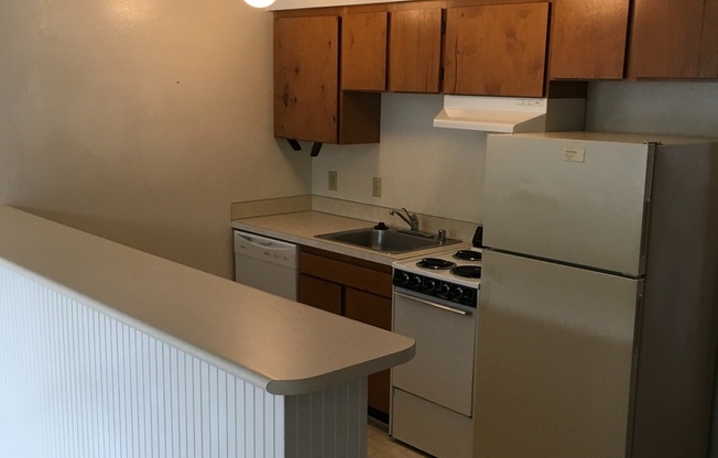 Studio, 1 bath, 450 sqft, $1,395, Unit 16