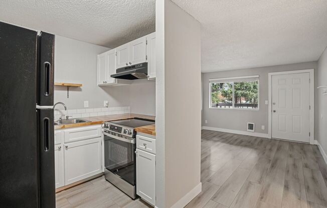 1 bed, 1 bath, 600 sqft, $1,375, Unit D27