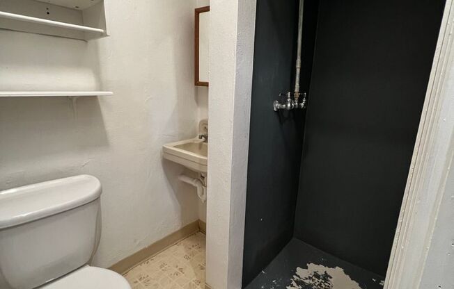 Studio, 1 bath, $650, Unit B02