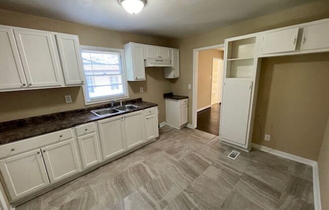 3 beds, 1 bath, $895