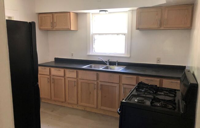 4 beds, 1 bath, $1,250