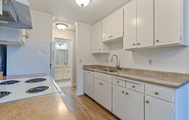 2 beds, 1 bath, 864 sqft, $2,695, Unit 302